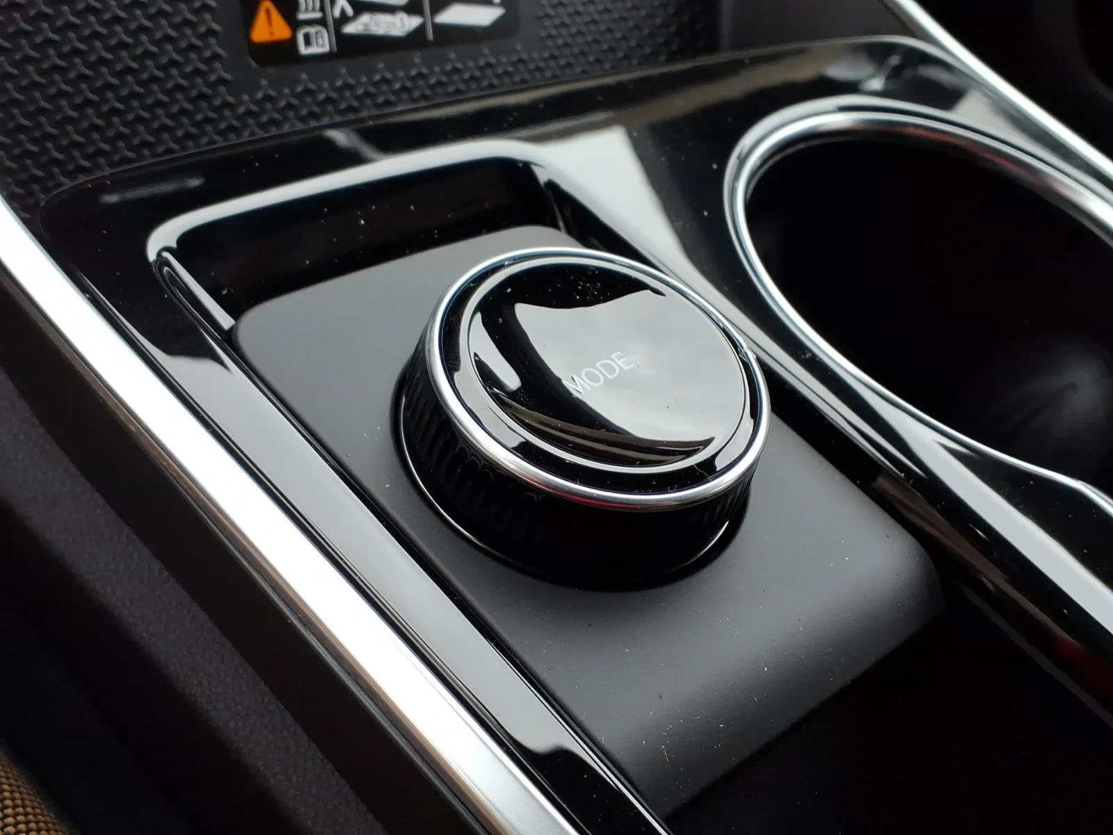 New 2026 Mosaic Black Metallic Chevrolet ACTIV image 10