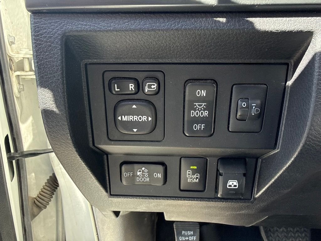 Used 2017 Super White Toyota Platinum image 17