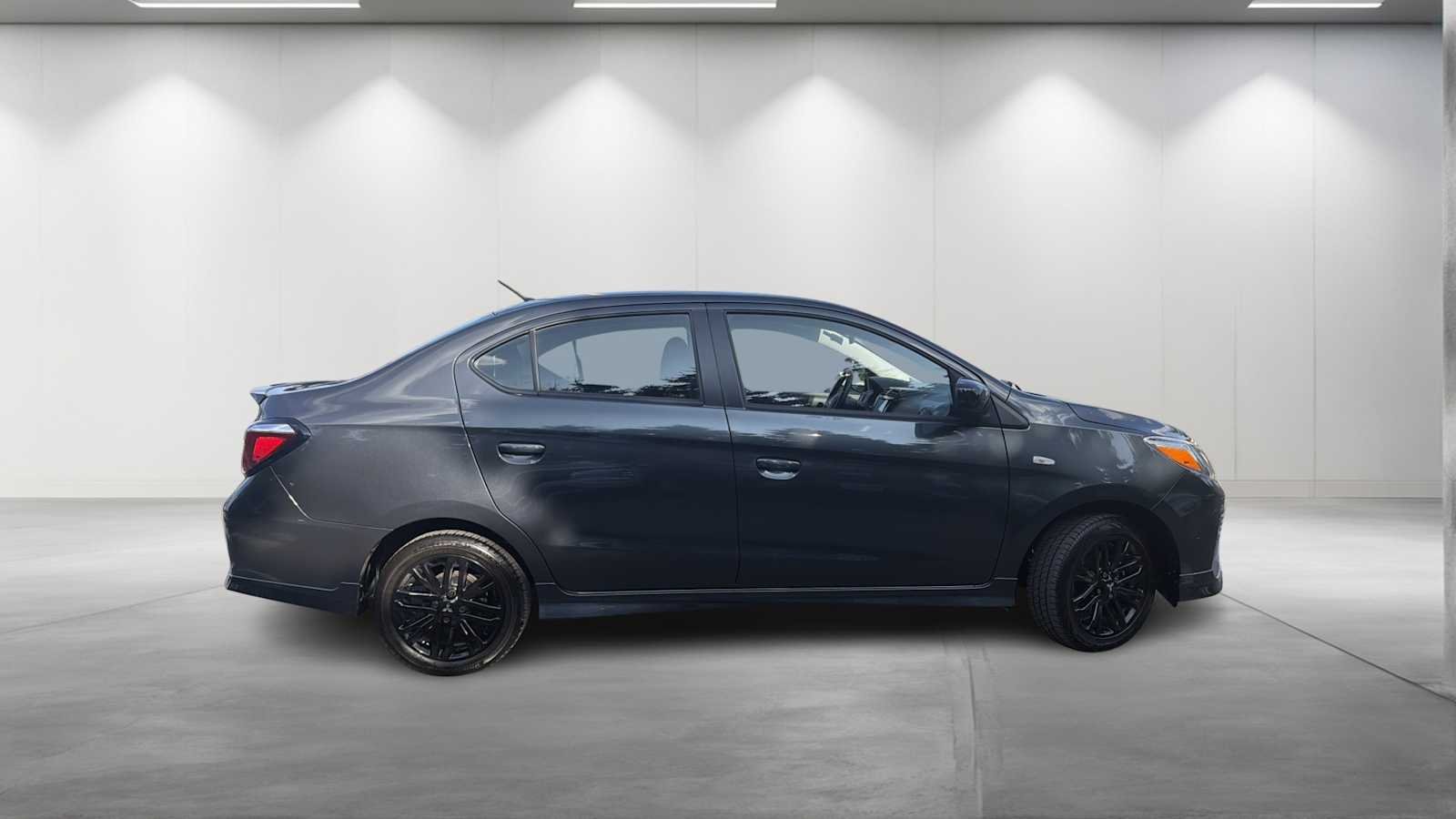 Used 2024 Graphite Gray Metallic w/Black Roof Mitsubishi Black Edition image 8