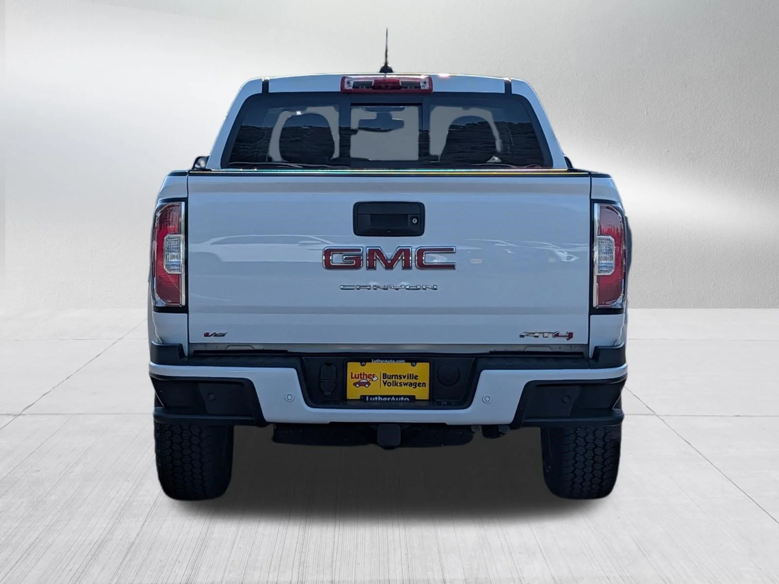 Used 2022 Summit White GMC 4WD AT4 w/Leather image 6