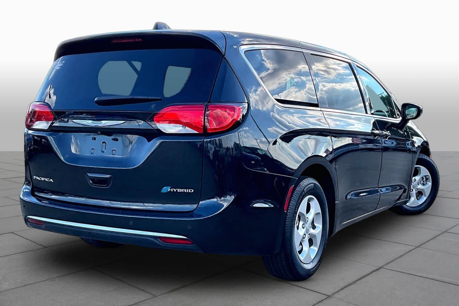 Used 2018 Brilliant Black Crystal Pearlcoat Chrysler Hybrid Touring Plus image 13