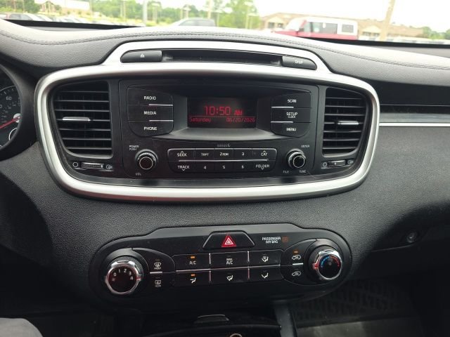 Used 2017 Silver Kia L image 19