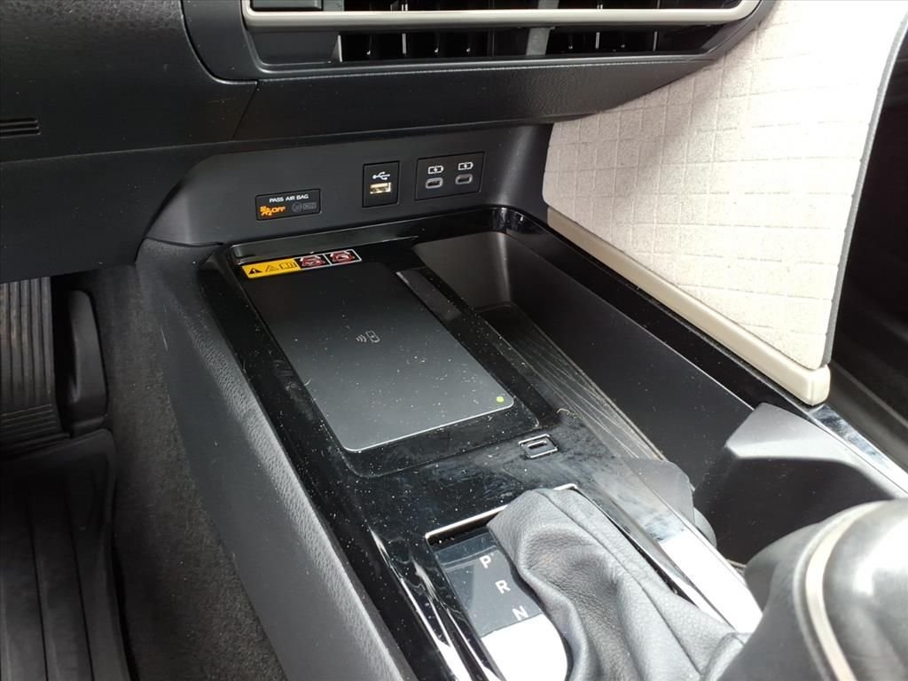 Used 2025  Toyota XLE image 23