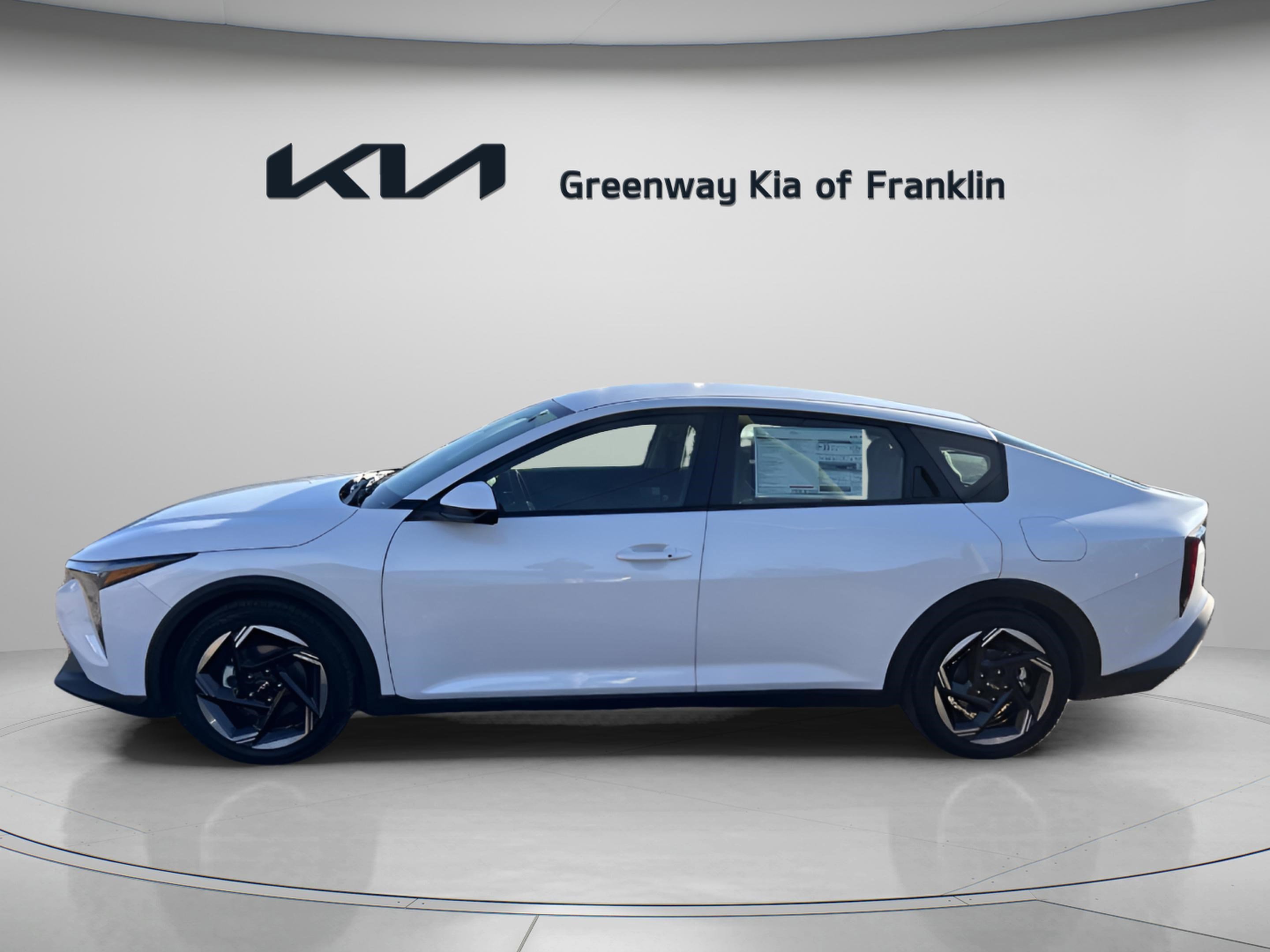 New 2025 Snow White Pearl Kia EX image 4