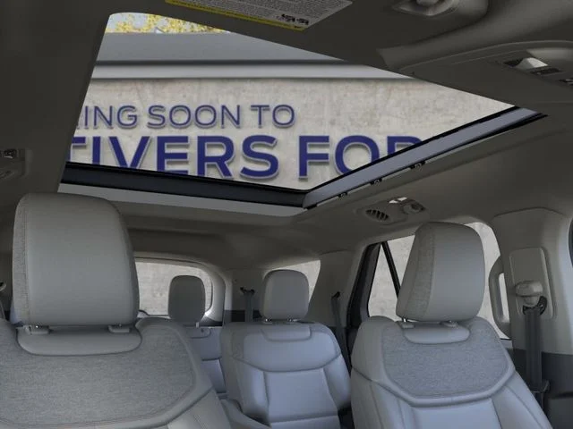 New 2026 Star White Metallic Tri-Coat Ford Active image 22