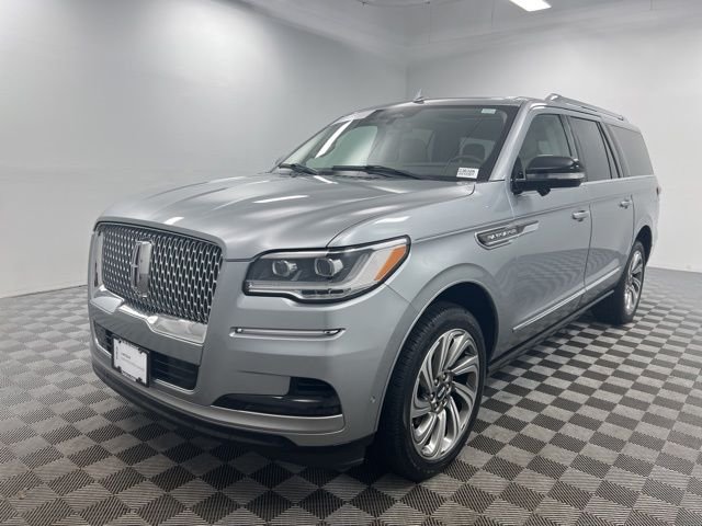 Used 2023 Silver Lincoln Reserve image 2