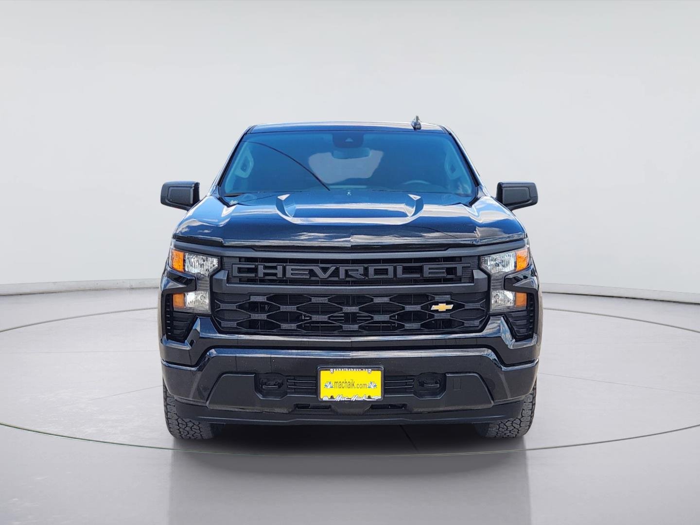 2023 Chevrolet Silverado 1500 photo 2 of 30
