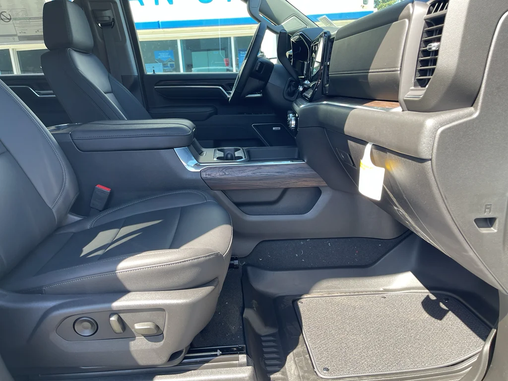 2025 GMC Sierra 3500HD SLT - Photo 27