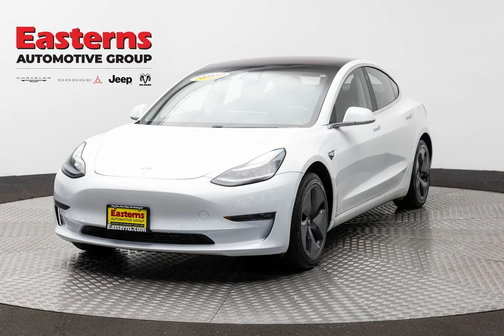 Used 2018 White Tesla Long Range image 1