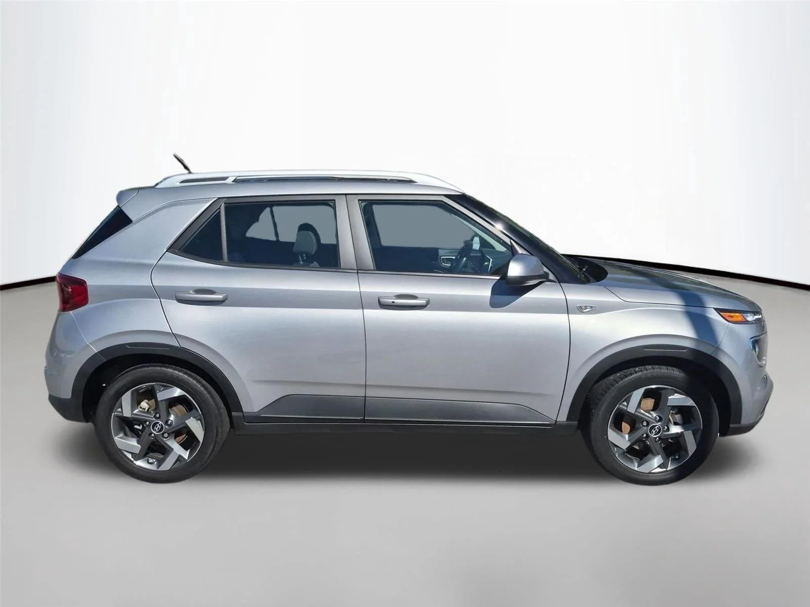 Used 2024 Shimmering Silver Hyundai SEL image 6
