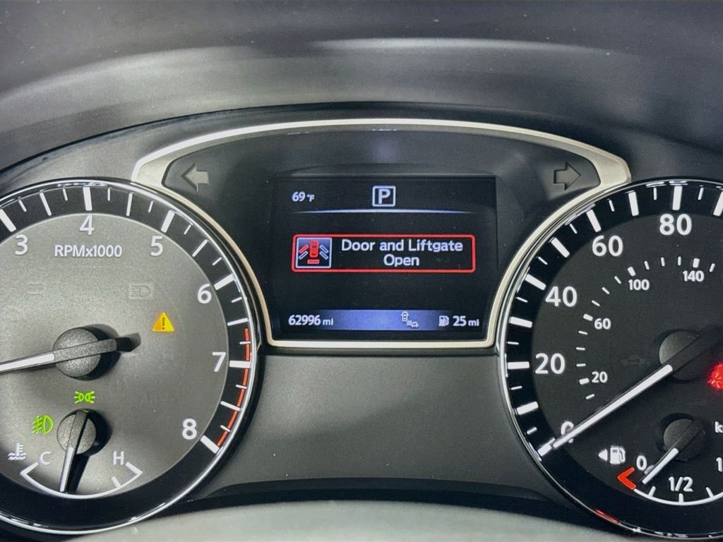 Used 2016 Pearl White Nissan Platinum image 16