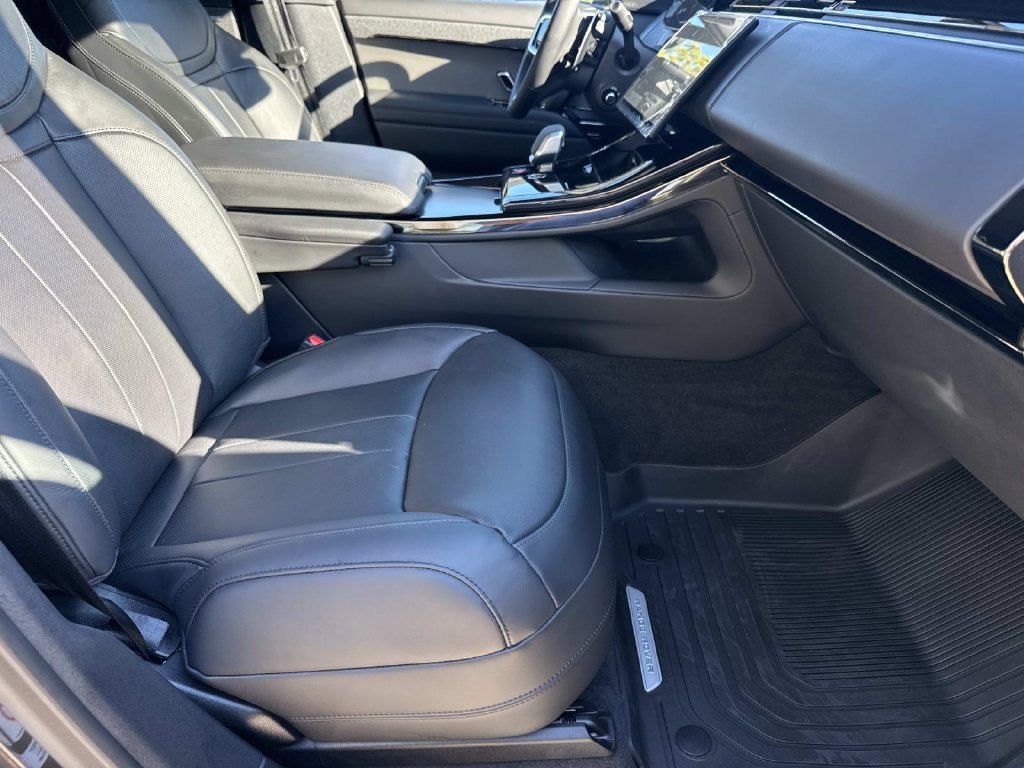 New 2027 Carpathian Grey Land Rover SE image 7