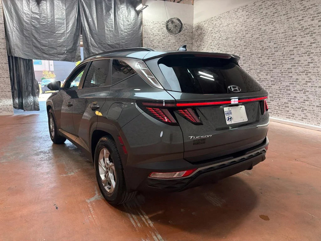 Used 2023 Amazon Gray Hyundai SEL image 5