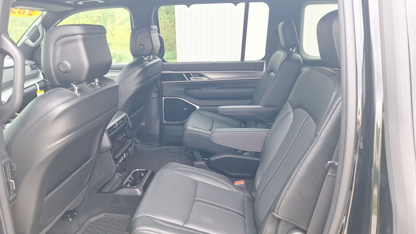 New 2026 High Gloss Black Exterior Paint Jeep Limited Reserve image 12