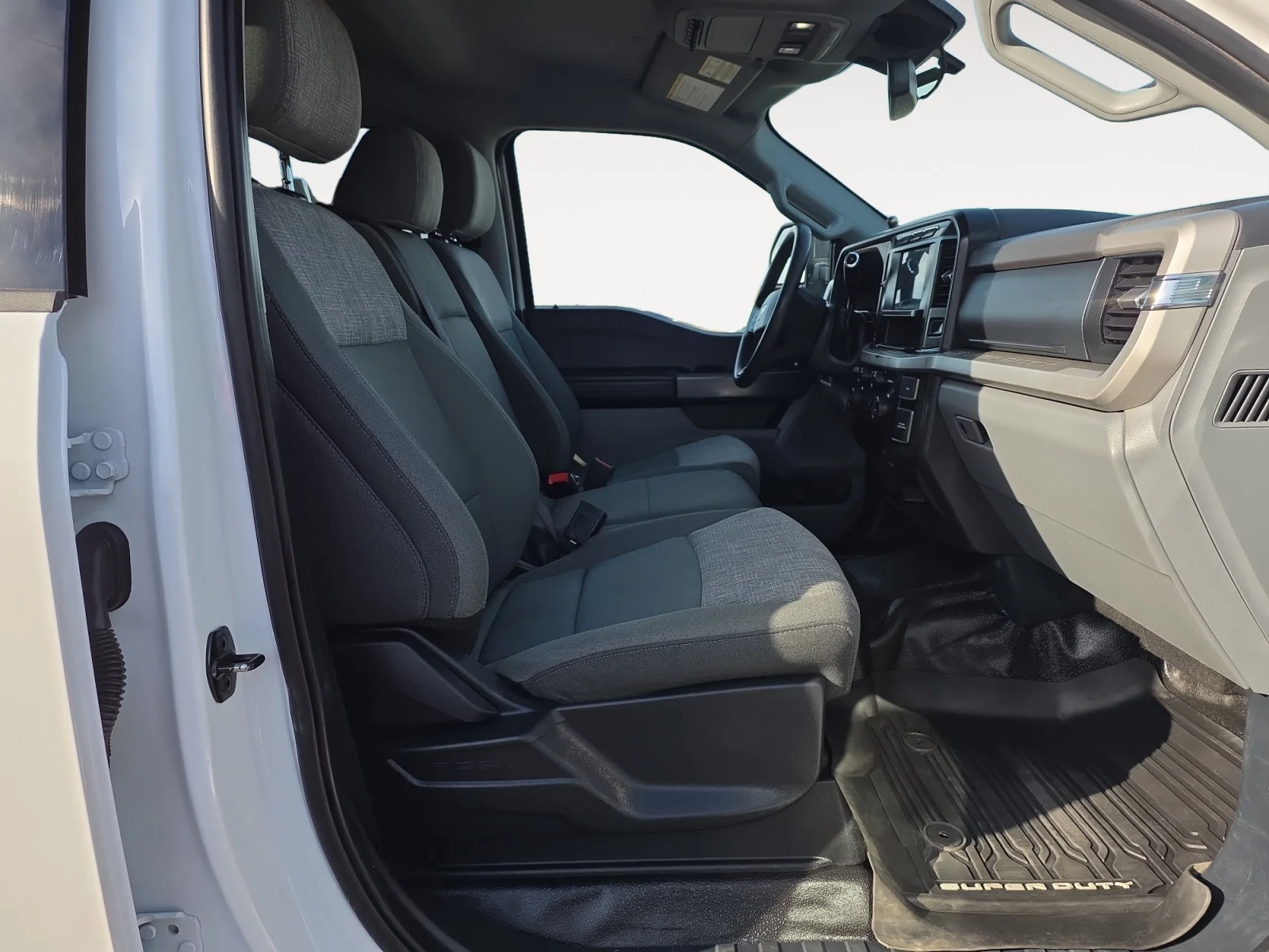 Used 2024 Oxford White Ford XLT image 9