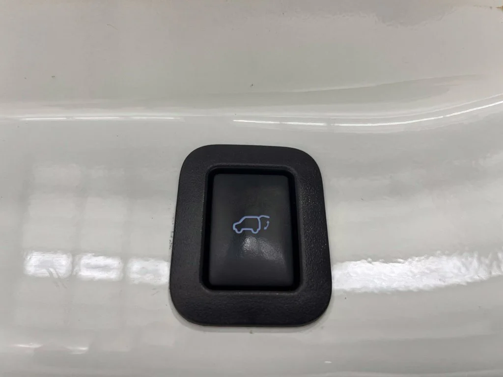 Used 2018 Blizzard Pearl Toyota LE Plus image 37