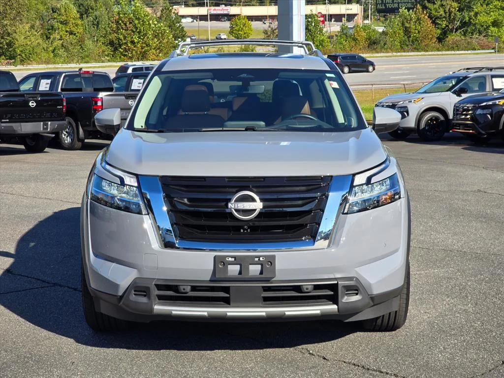 Used 2024 Gray Nissan Platinum image 22