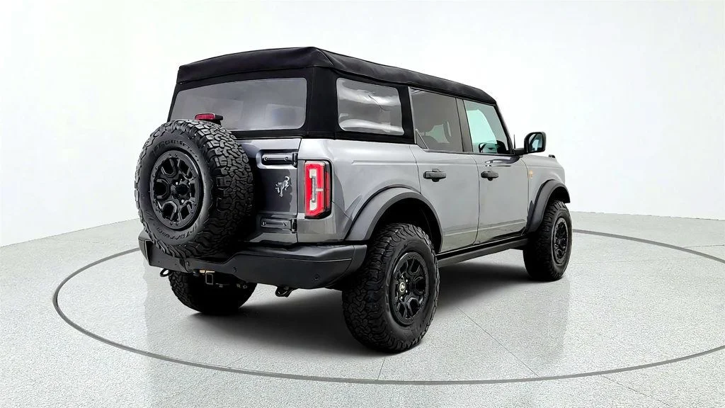 Used 2023 Carbonized Gray Metallic Ford Badlands 4 Door Advanced 4x4 image 5