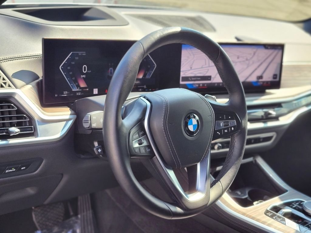 Used 2024 Gray BMW xDrive40i image 21