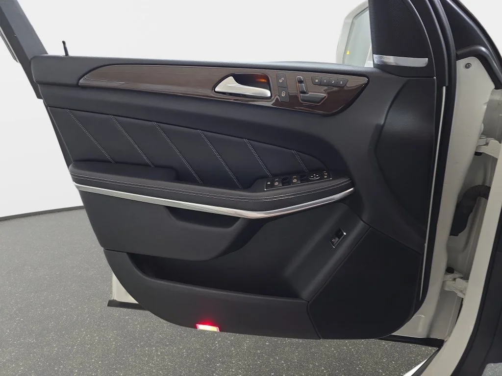 Used 2014  Mercedes-Benz GL 450 image 26
