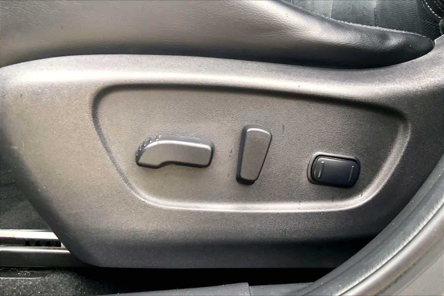 Used 2018 Gun Metallic Nissan SL image 32