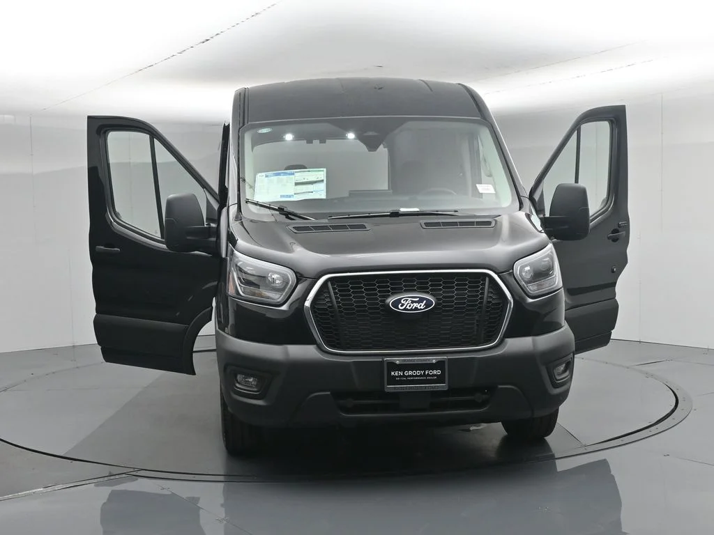 New 2026 Agate Black Metallic Ford Base image 30