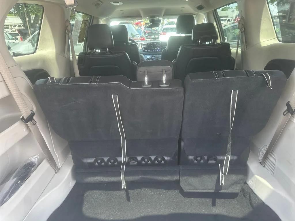 Used 2022 White Chrysler Touring L image 21