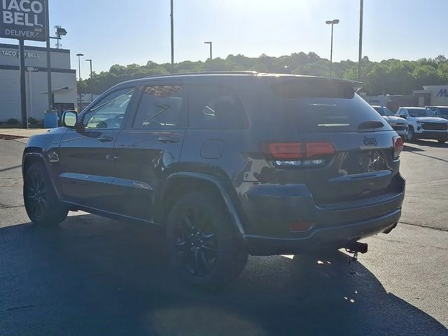 Used 2018 Gray Jeep Altitude image 4