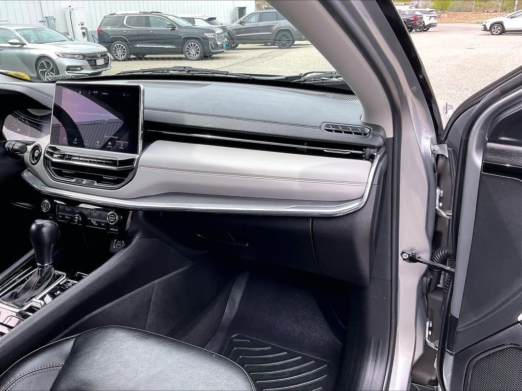 Used 2022 Silver Jeep Limited image 13