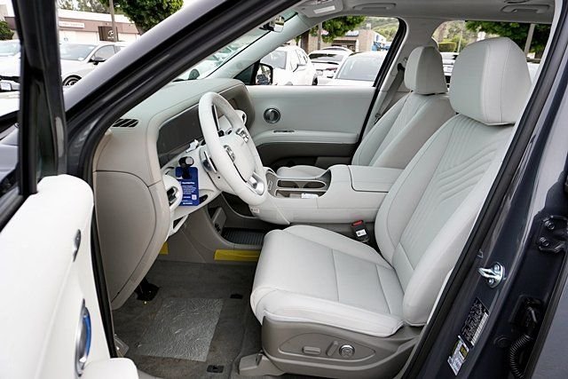 New 2026 Gray Hyundai SEL Premium image 17