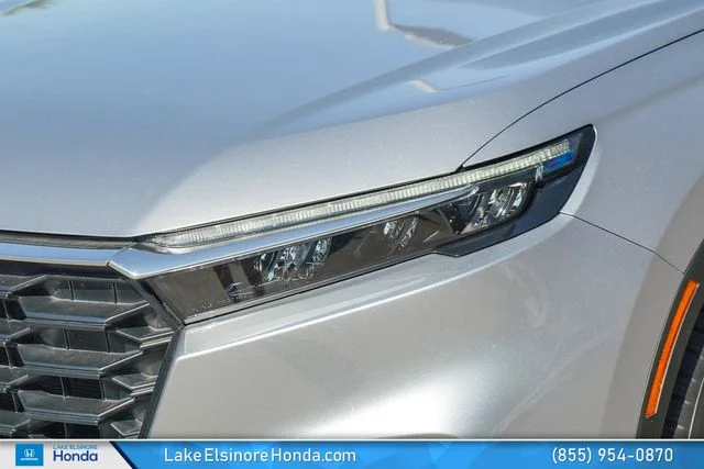 Used 2025 Solar Silver Metallic Honda LX image 5