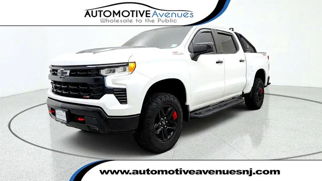 2022 Chevrolet Silverado 1500 4WD Crew Cab 147'' LT Trail Boss w/ Non-DFM 5.3L V8