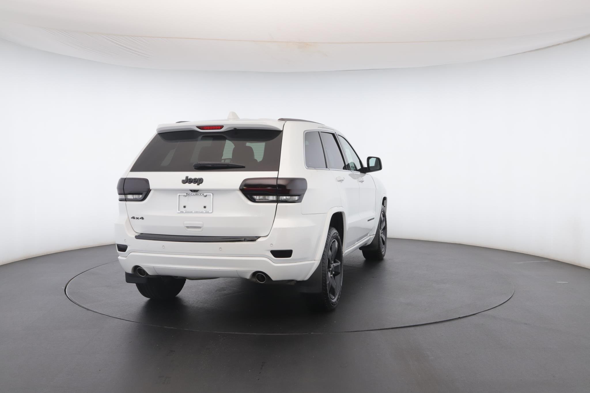 Used 2015 Bright White Clearcoat Jeep Altitude image 27