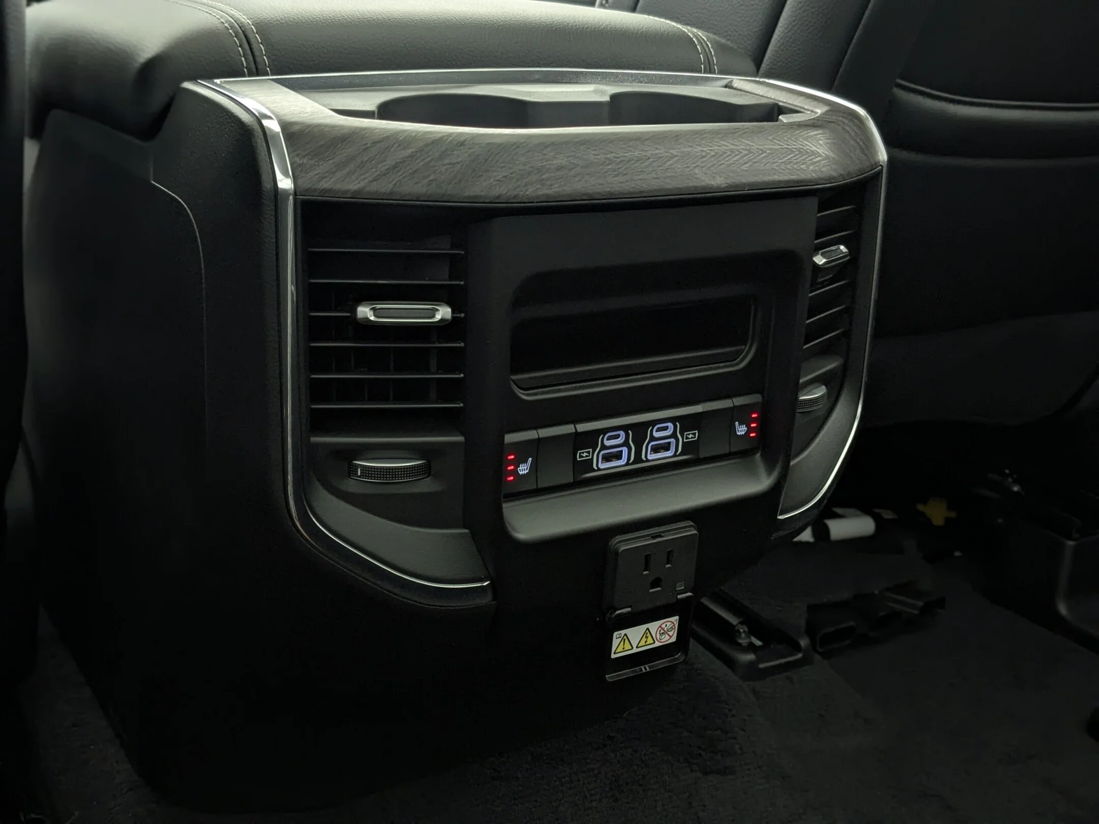 New 2026 Black RAM Laramie - - Night Edition - Level 2 Grp - Pano Sunroof - Harman/Kardon Audio & More! image 32