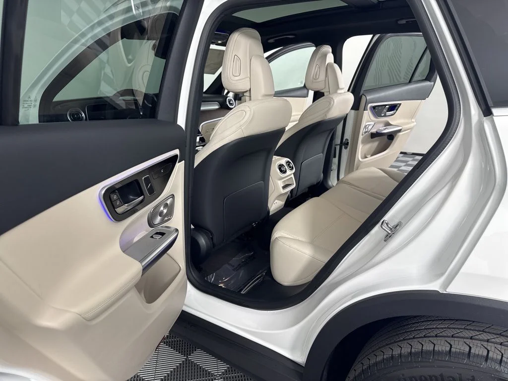 New 2026 White Mercedes-Benz GLC 300 image 21