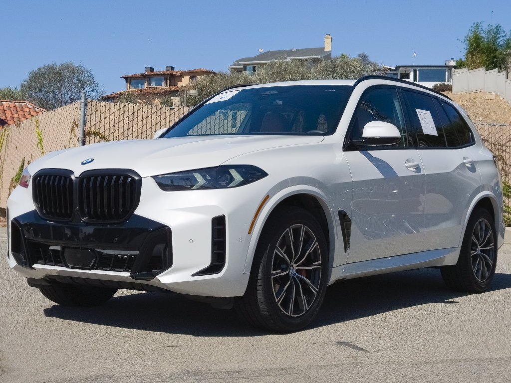 Certified Used 2026 Mineral White Metallic BMW sDrive40i image 3