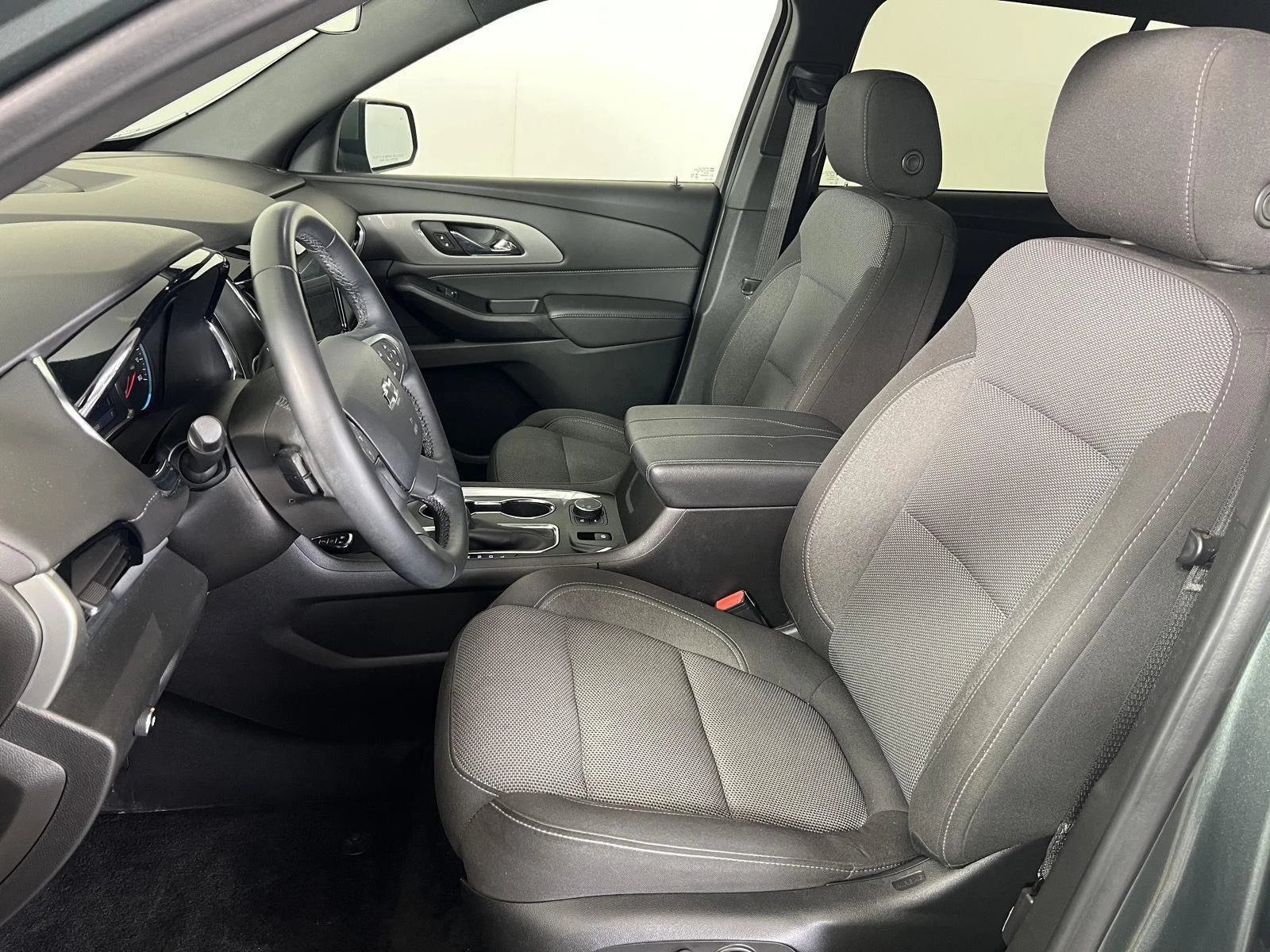 Used 2023 Silver Sage Metallic Chevrolet LT Cloth image 5