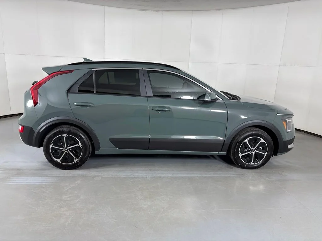 New 2026 Cityscape Green Kia EX image 9