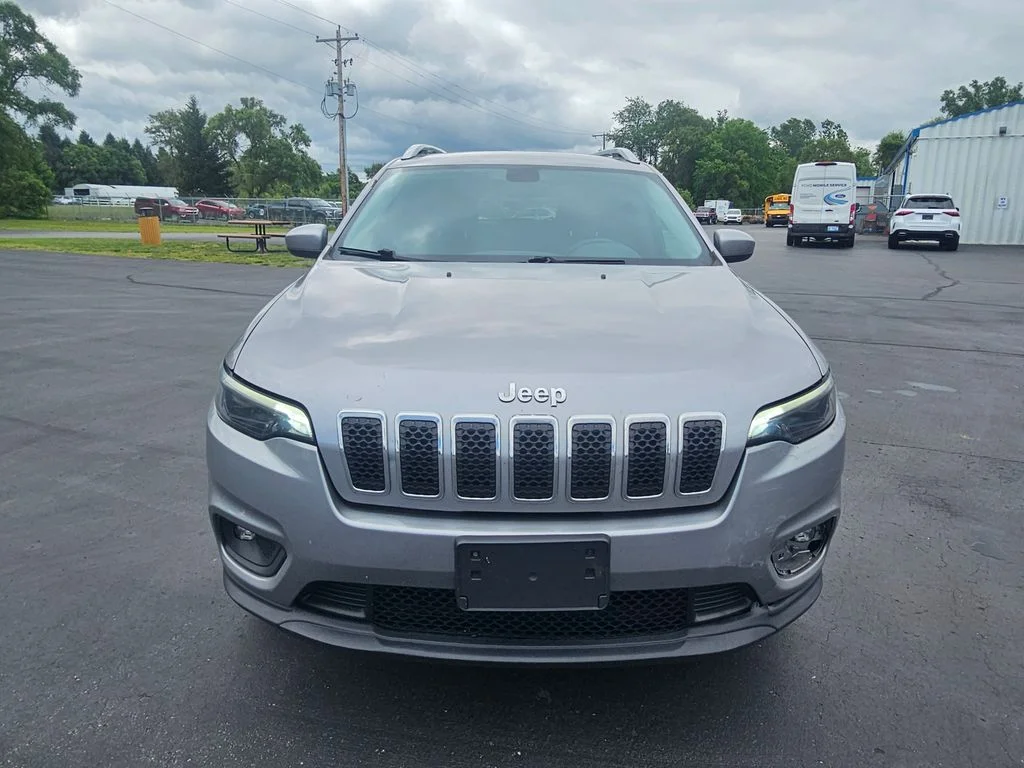 Used 2019 Jeep Cherokee Latitude Plus with VIN 1C4PJMLBXKD199330 for sale in Vicksburg, MI