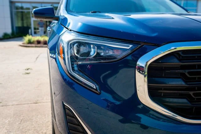Used 2021 Blue Emerald Metallic GMC SLE image 20