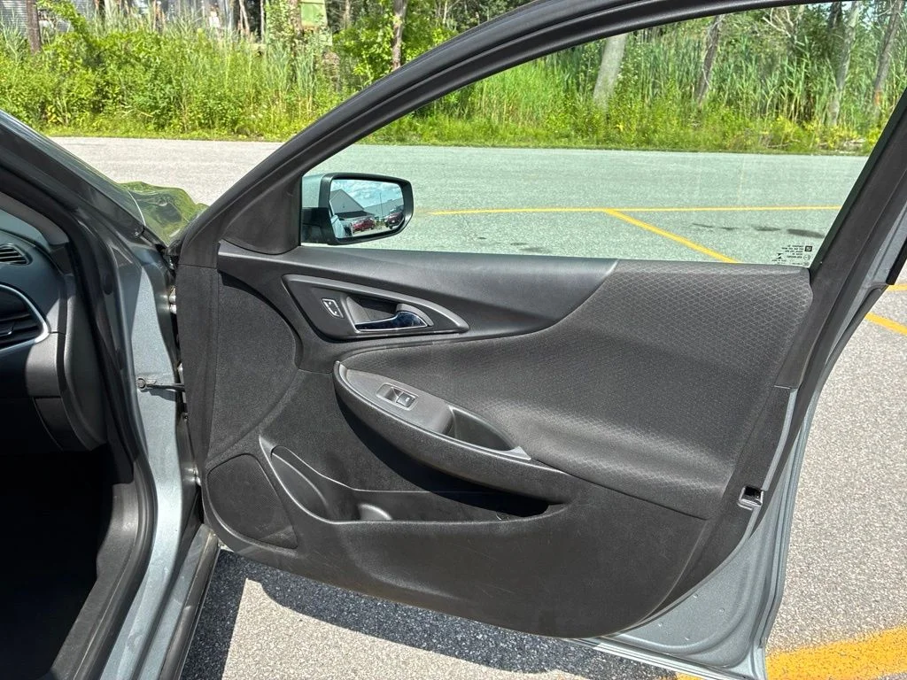 Used 2024 Gray Chevrolet LT image 39