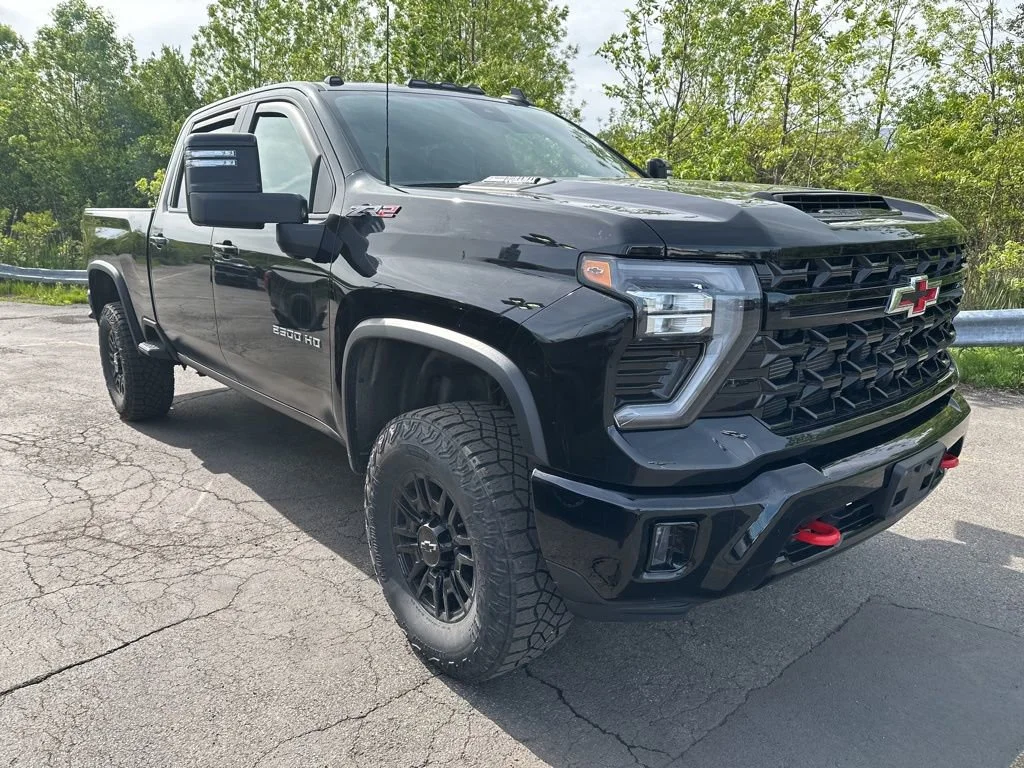 2024 Chevrolet Silverado HD ZR2 4WD Crew Cab Standard Box's photo