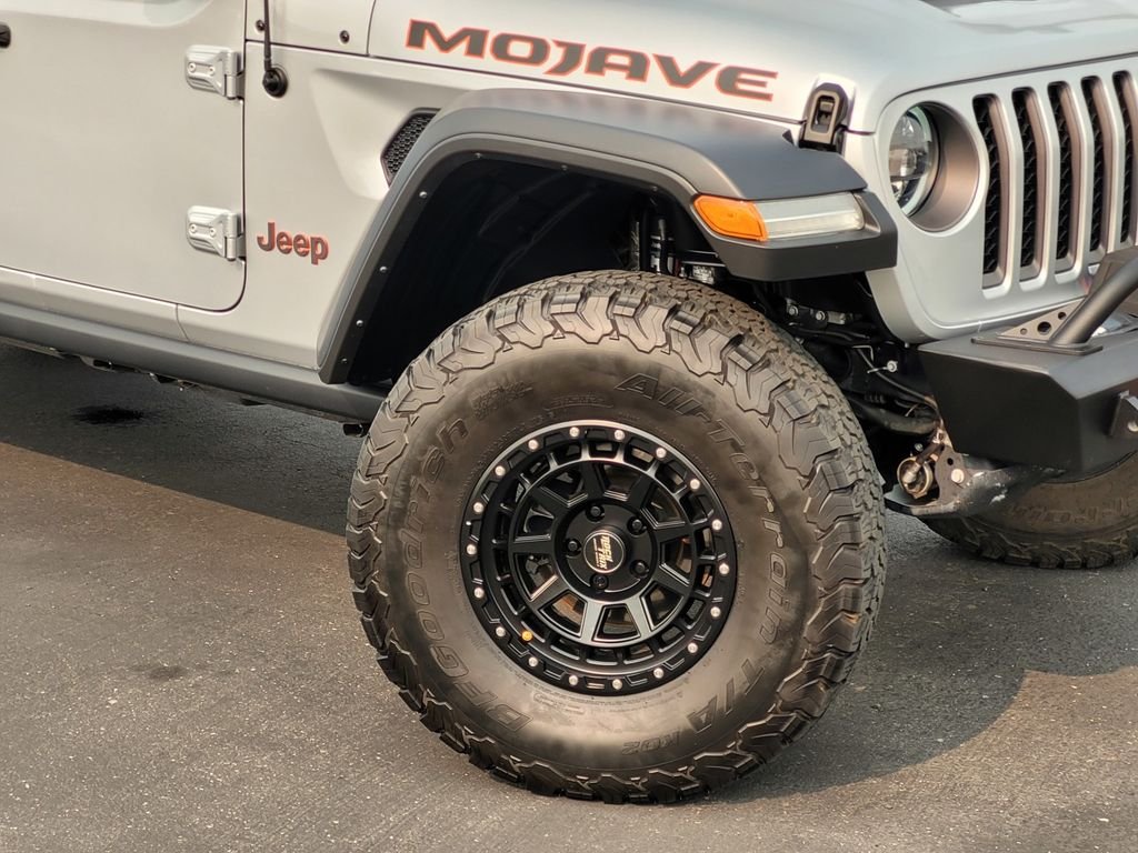 Used 2023 Silver Jeep Mojave image 9
