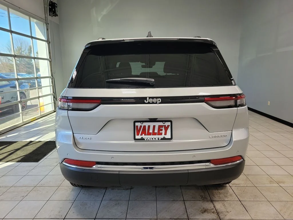 New 2026 Silver Zynith Jeep Laredo X image 7