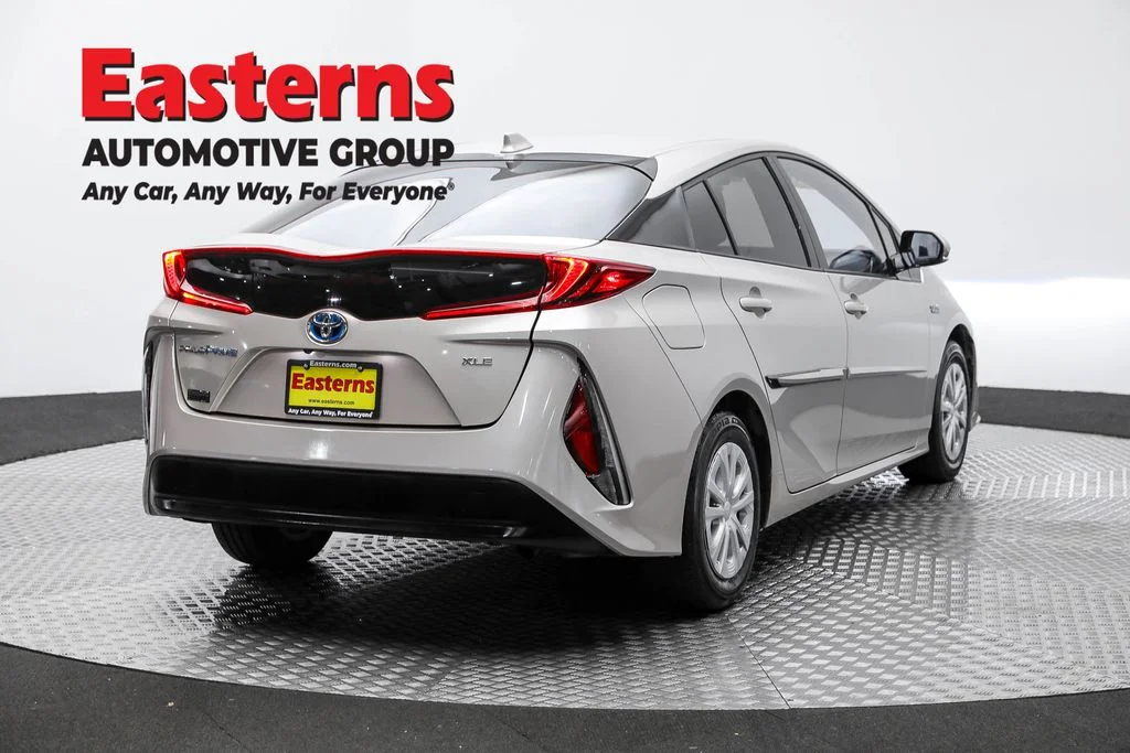 Used 2020 Gray Toyota XLE image 5
