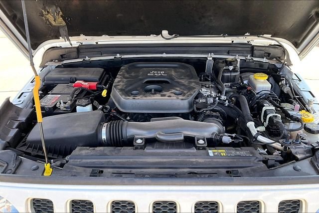 Used 2020 White Jeep Unlimited Sahara image 9