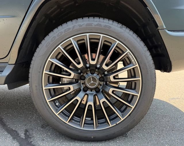 New 2027 MANUFAKTUR Night Black Magno Mercedes-Benz AMG® G 63 SUV image 29