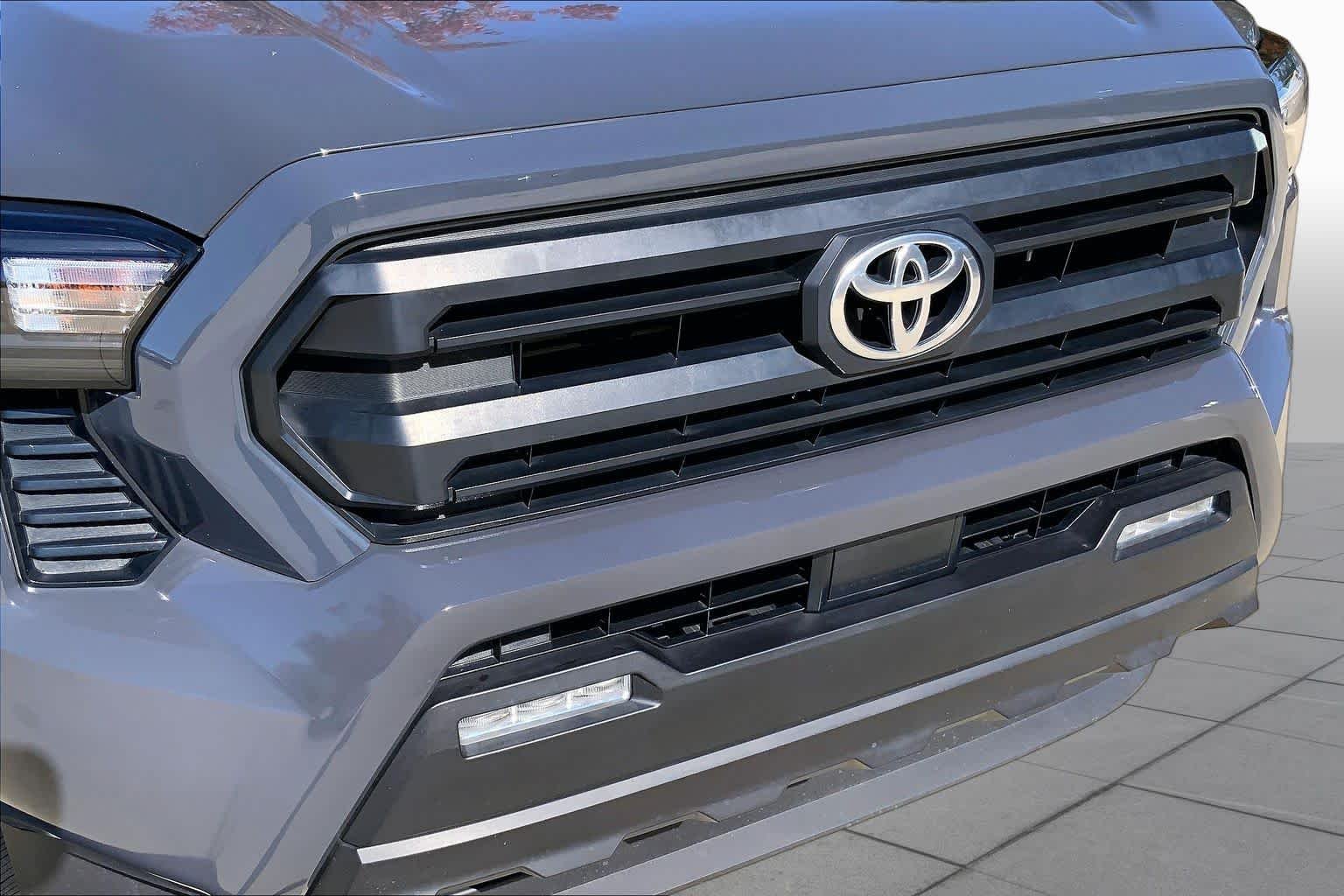Used 2025 Underground Toyota SR5 image 31