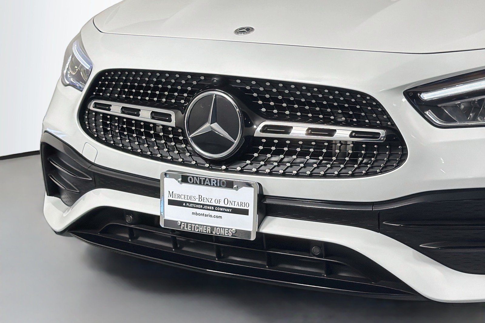 Used 2022 Digital White Metallic Mercedes-Benz 250 image 12