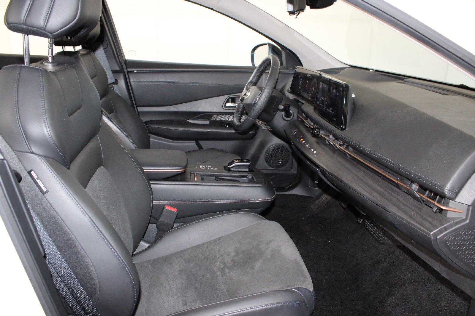Used 2024 White Nissan EVOLVE+ e-4ORCE image 14